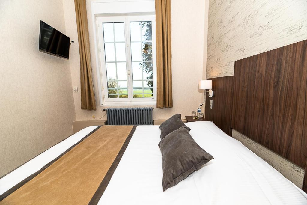 Logis - Hotel Restaurant La Sapiniere Wisques Екстер'єр фото