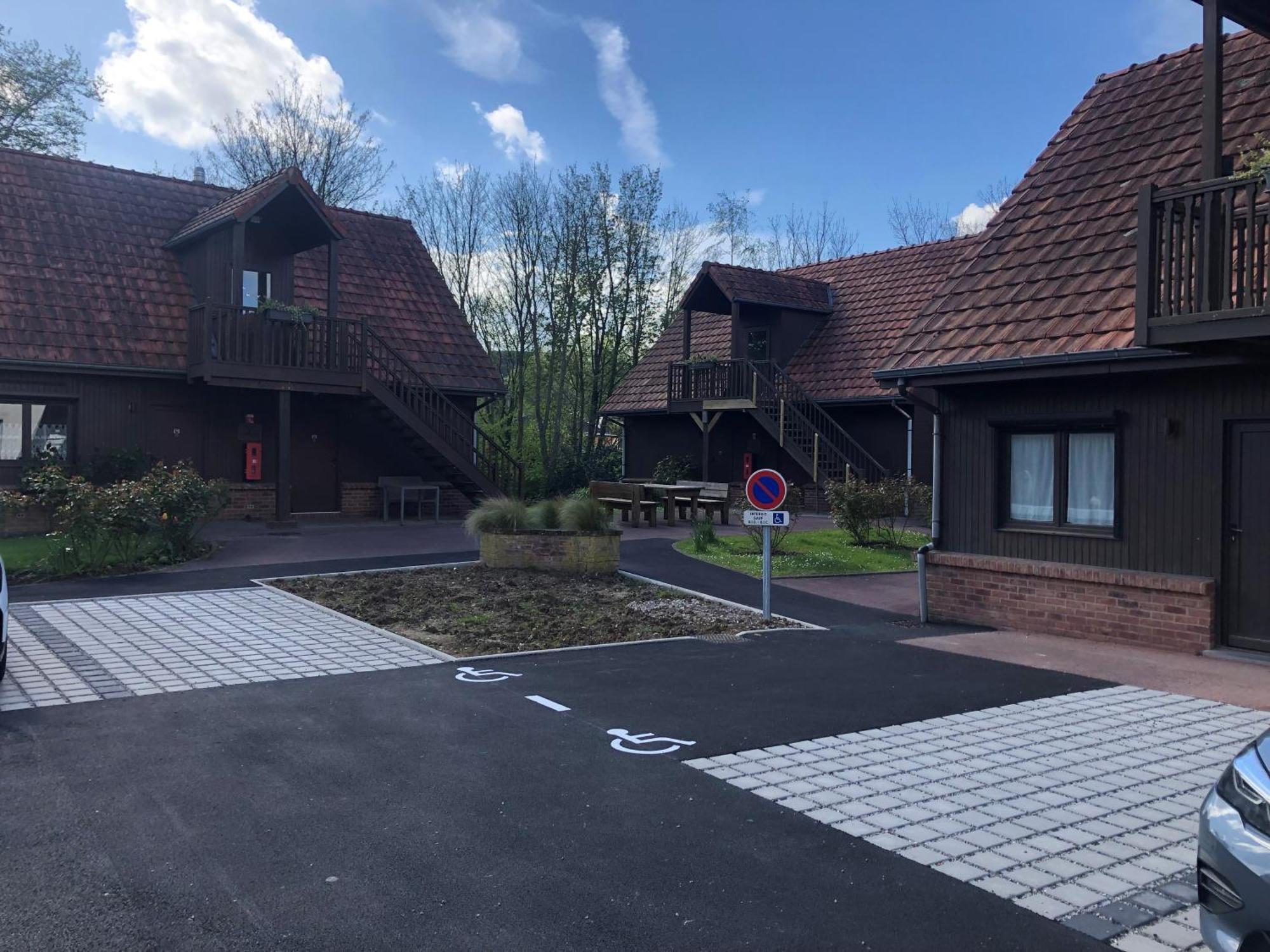 Logis - Hotel Restaurant La Sapiniere Wisques Екстер'єр фото