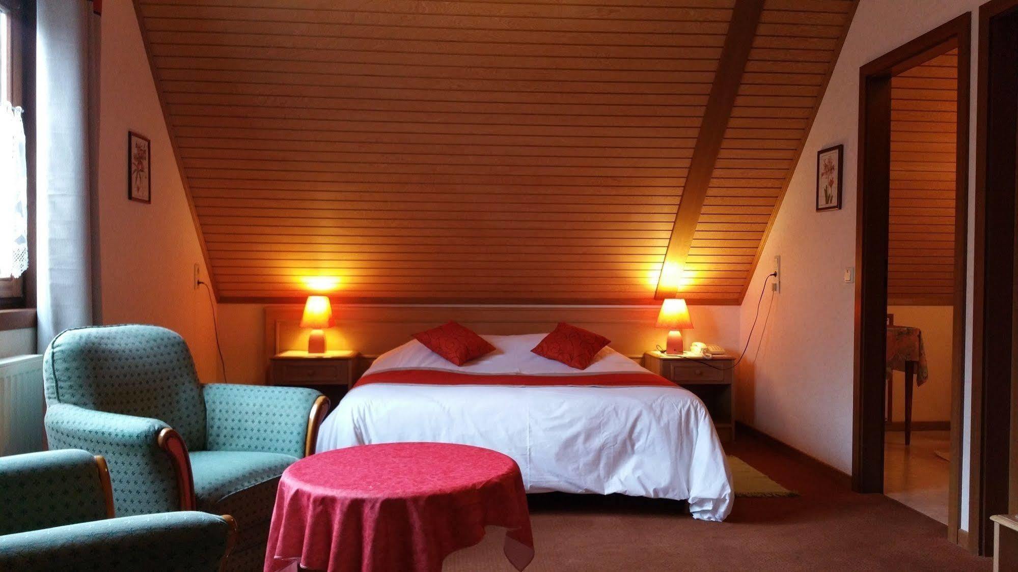 Logis - Hotel Restaurant La Sapiniere Wisques Екстер'єр фото